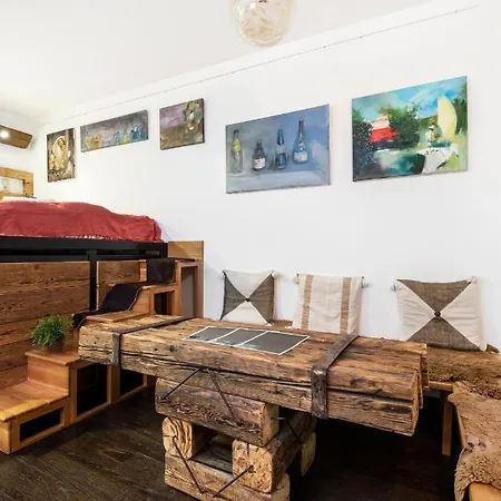 The Iguana-wooden Apartment