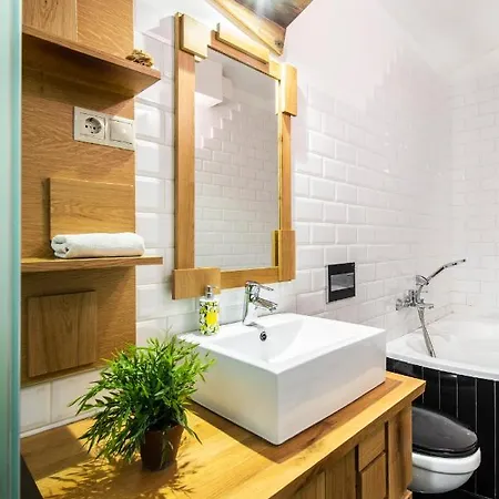 The Iguana-wooden Apartment